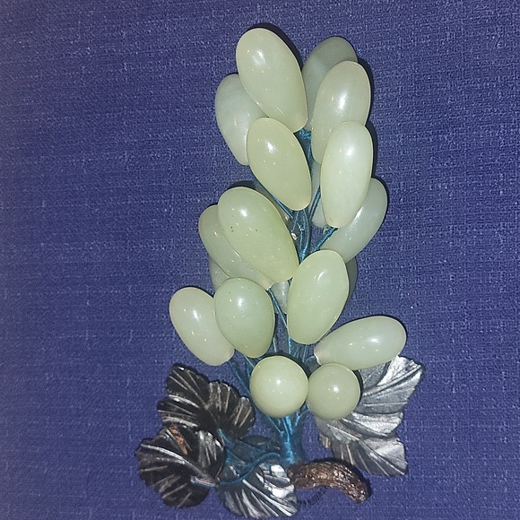 Vintage Jade Bunch of Grapes